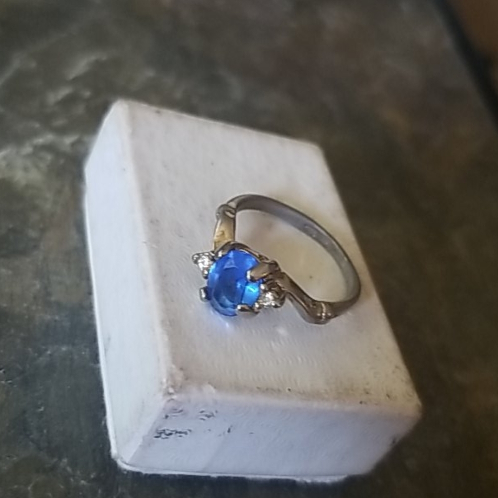 Antiqe Ring ( vintage pre 1980s! )